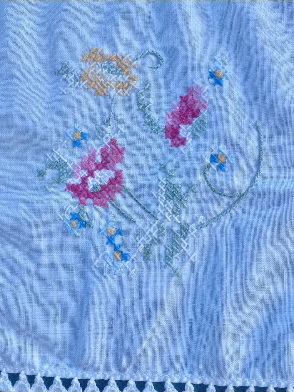 Handcrafted White Embroidered Crochet Tablecloth - Floral Accent